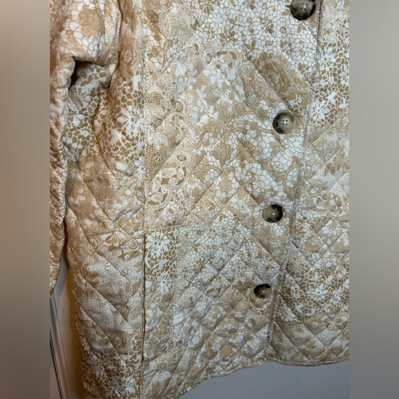 Nwt Chico’s Beige Lace Pattern Quilted Jacket - Picture 8 of 8